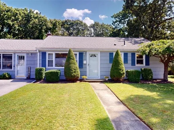 78 Helen Ave, Warwick, RI 02886