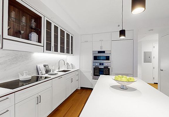 4th image of 115 E 55th St APT 3A