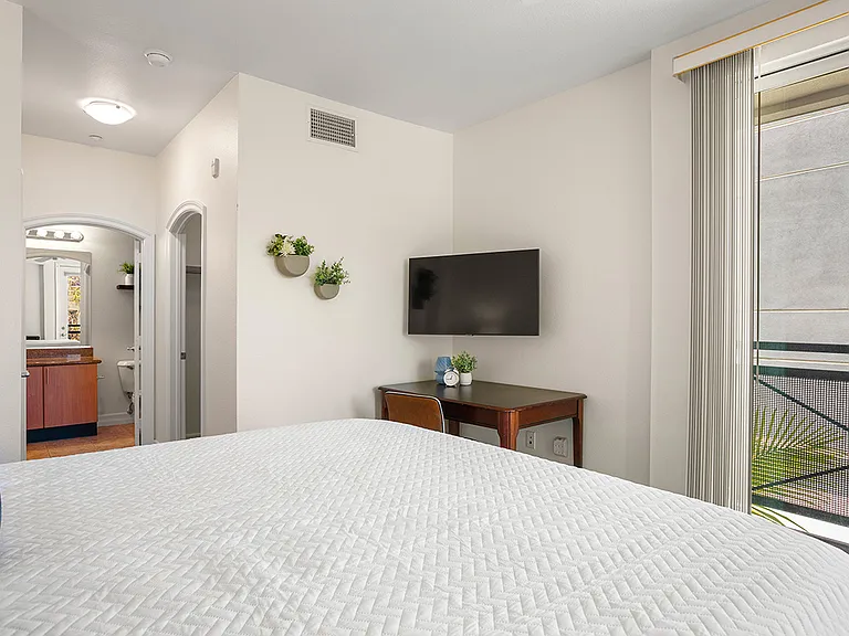 525 11th Ave #1402 — Photo 30