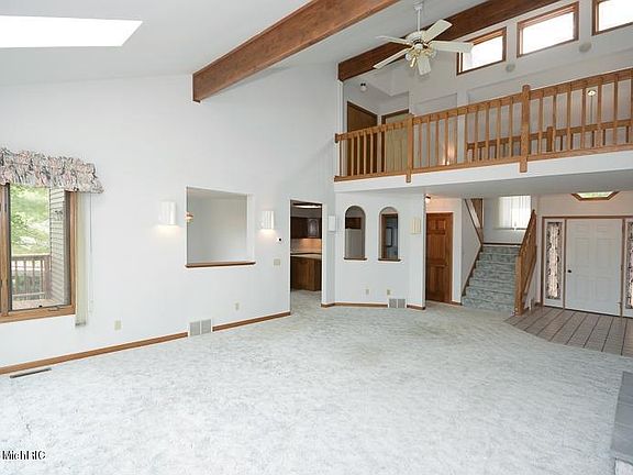 4th image of 831 S Gull Lake Dr