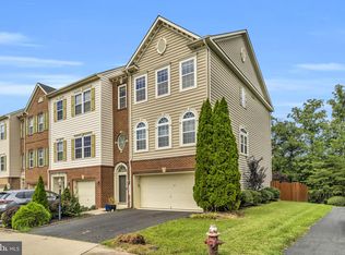 25241 Beach Pl, Chantilly, VA 20152