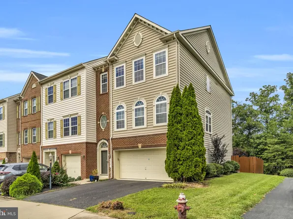 25241 Beach Pl, Chantilly, VA 20152