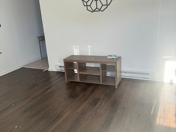 2nd image of 5815 Oxford Ave #1F