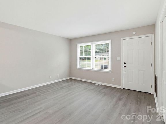 3rd image of 2732 Thornton Rd