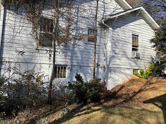 4th image of 306 Arlington St