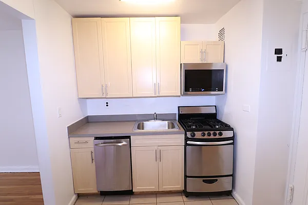 Rented by A&E Real Estate Management | media 14