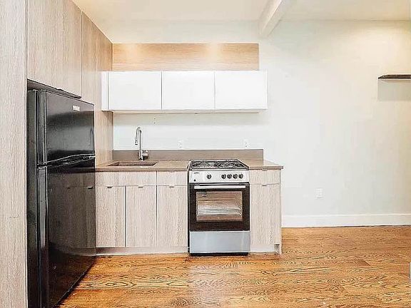 4th image of 903 Saint Johns Pl APT 3D