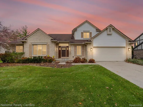 24415 Venice Dr, Novi, MI 48374