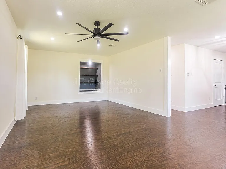 1324 Cherry St — Photo 3