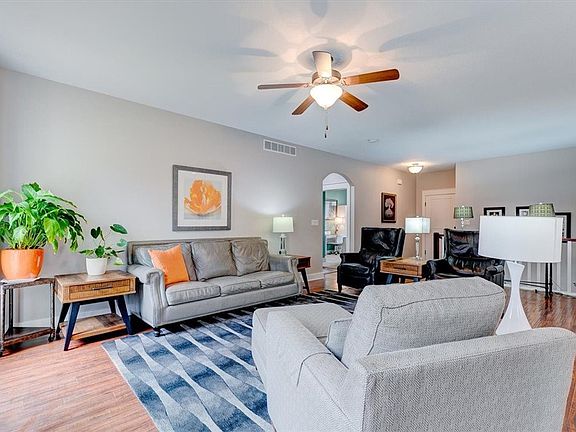 2nd image of 301 E Southside Dr