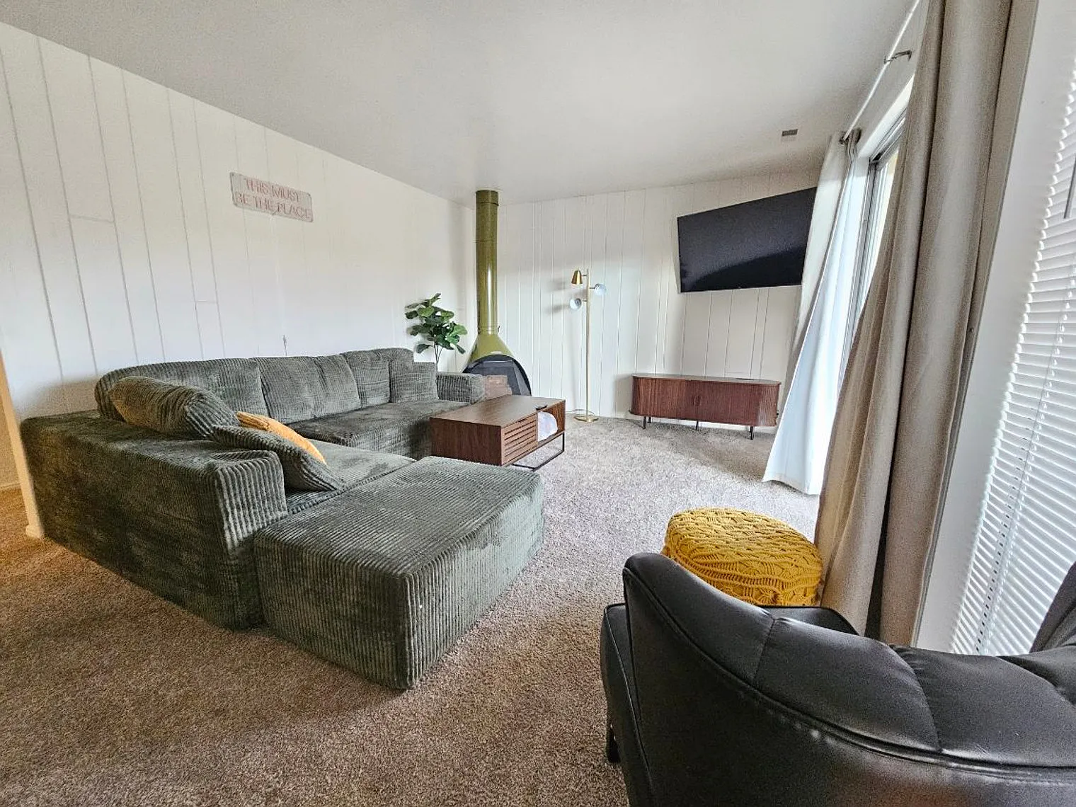 2 bed, 1.0 bath, 893 sqft, $3,202 — Photo 1