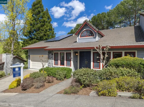 19 Via Barcelona, Moraga, CA 94556