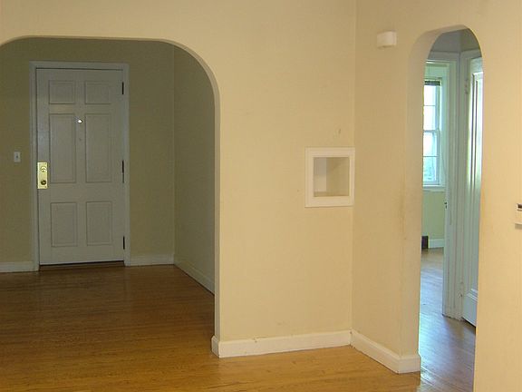 3rd image of 1832 Garden St