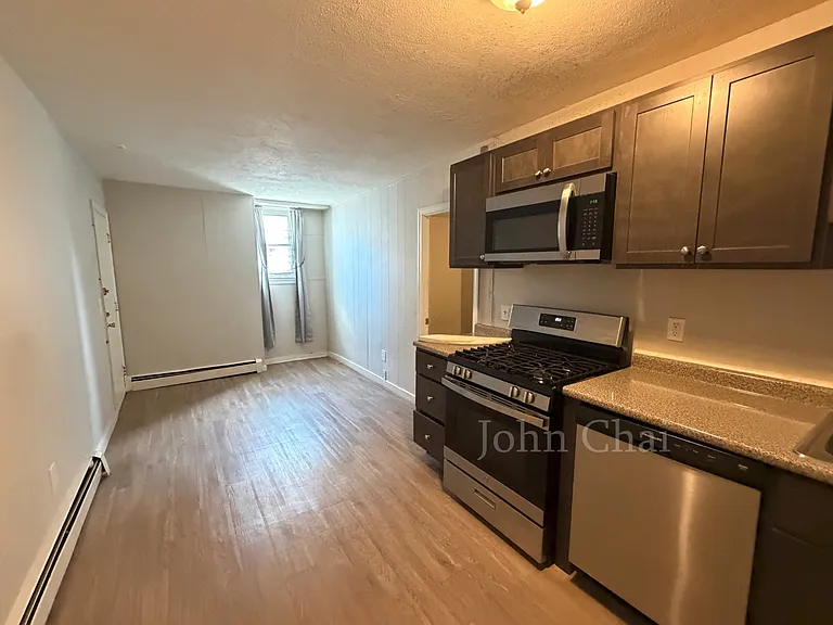 2 Woodlawn St #2R — Photo 2