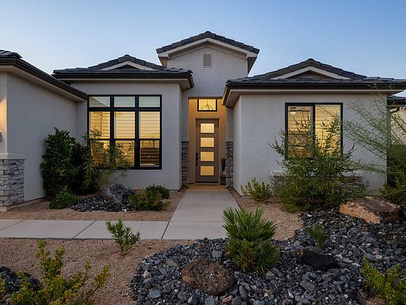 4th image of 105 N Black Canyon Ave