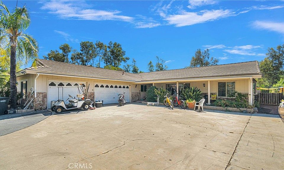 1st image of 39450 Avenida Bizaro