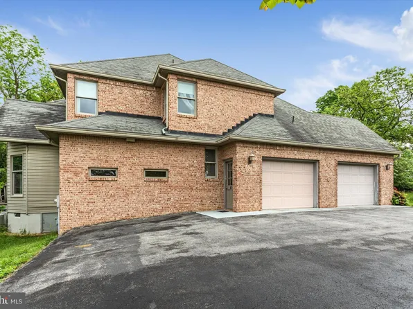 321 S Buckmarsh St, Berryville, VA 22611