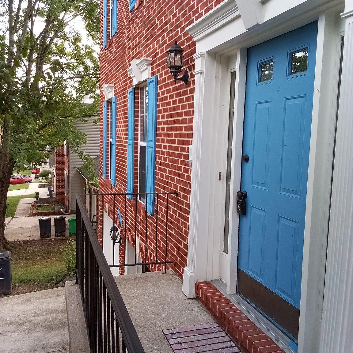 5 bed, 3.5 bath, 3260 sqft, $4,995 — Photo 2