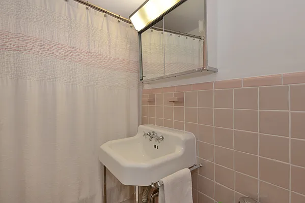 Sold by Keller Williams Realty Landmark II | media 22