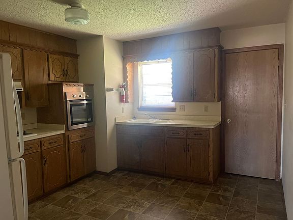2nd image of 920 N Fargo Ave APT 252