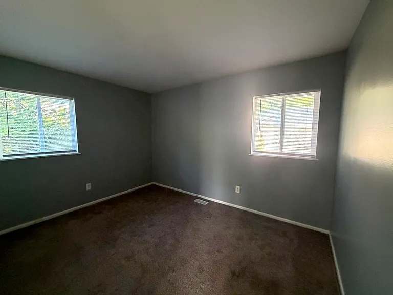 9401 Rochelle Dr — Photo 9