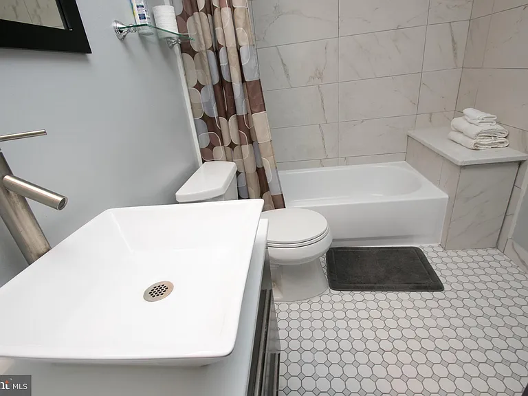2135 Walnut St #304 — Photo 5