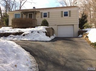 75 Ramapo Hills Blvd, Oakland, NJ 07436