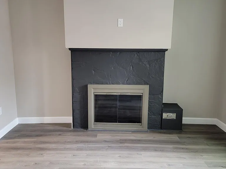 1039 1/2 S Kenmore Ave — Photo 6