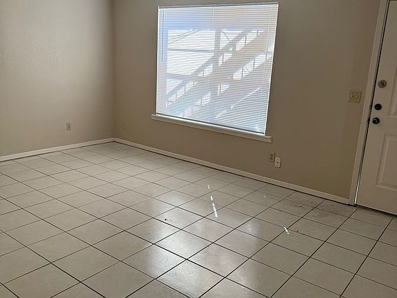 3rd image of 1105 W Mahl St APT 2