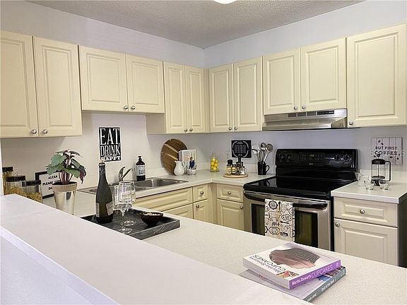 3rd image of 9481 Highland Oak Dr Unit 1007