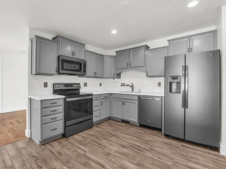 1473 N 200 W — Photo 3