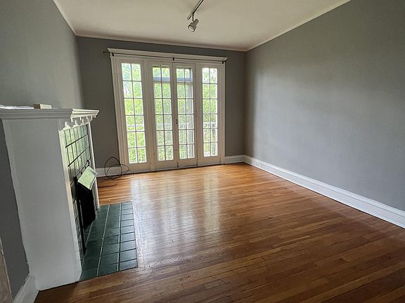 3rd image of 6041 Waterman Blvd
