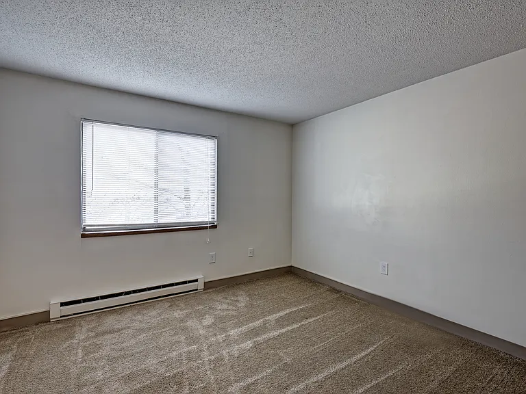 Woodland Apartments — Photo 16