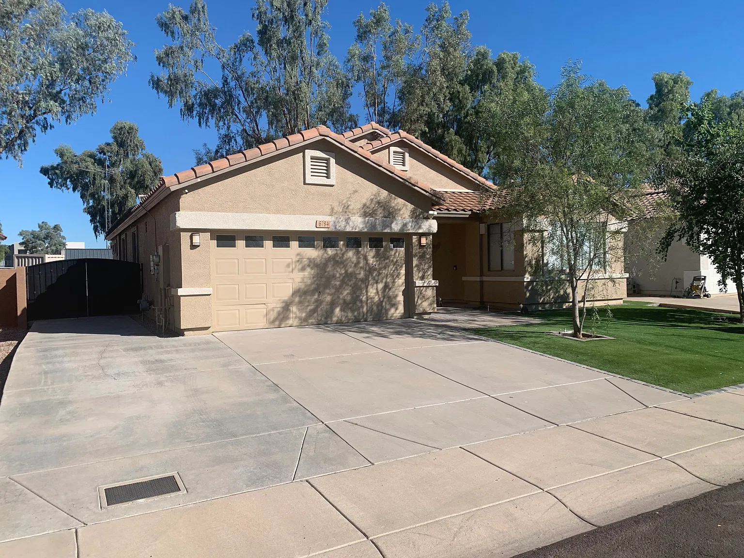 4 bed, 2069 sqft, $2,649 — Photo 3