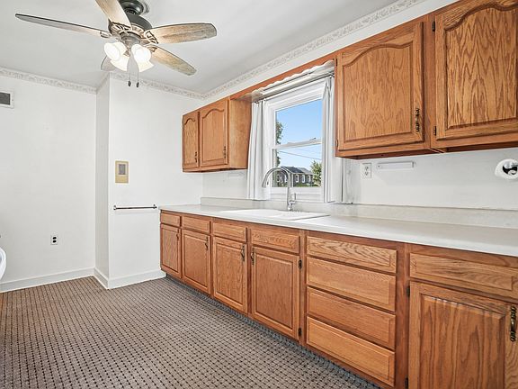 4th image of 825 4th St