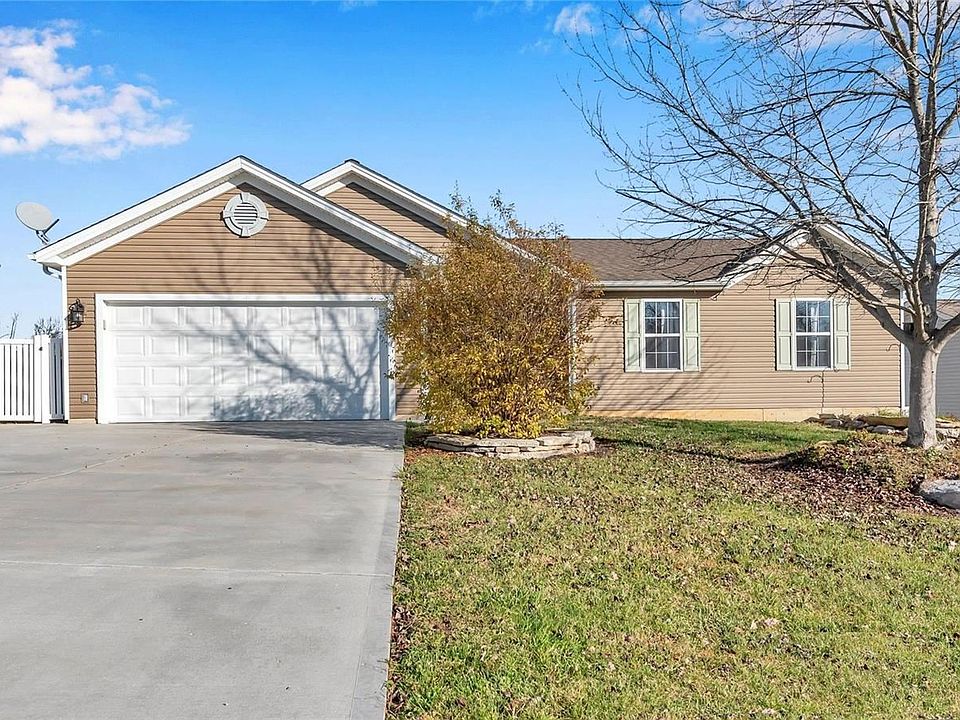 1st image of 64 Cuivre River Dr