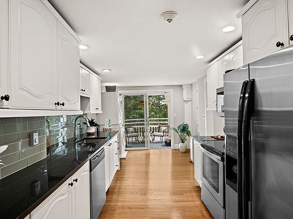 4th image of 1401 Great Pond Rd APT 8