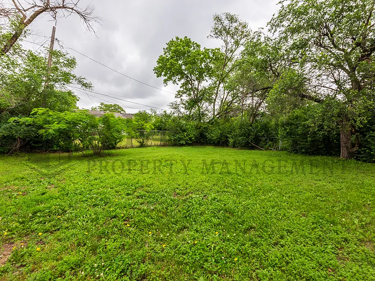 2450 N Prince St — Photo 4