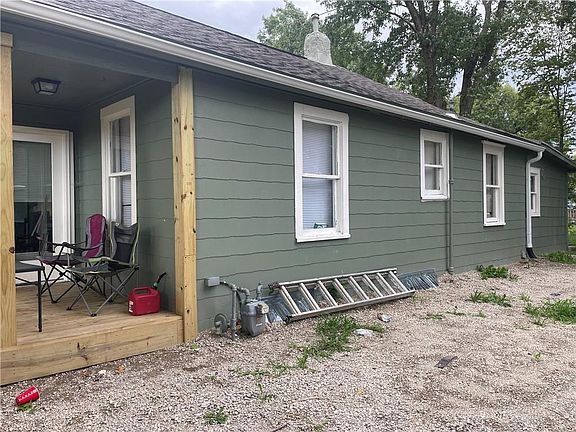 2nd image of 1537 S Willow Ave