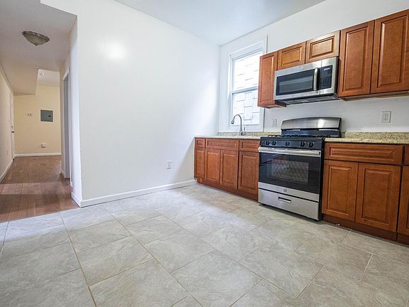 4th image of 221 S 10th St #2