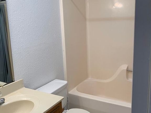 5th image of 1083B Woodland Dr