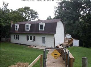 1634 McLane Pike, Red House, WV 25168
