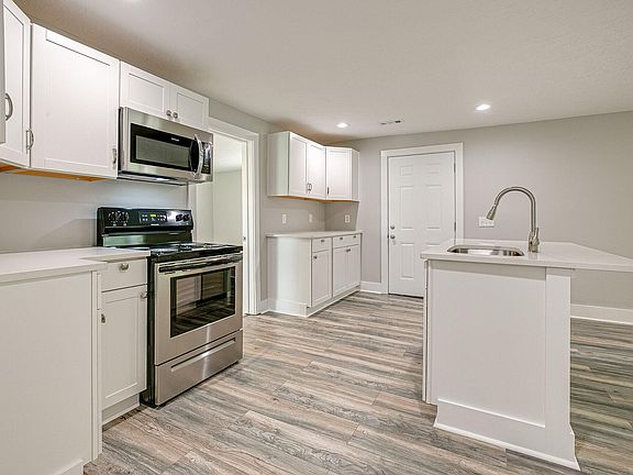 4th image of 4017 Woodbury Pike