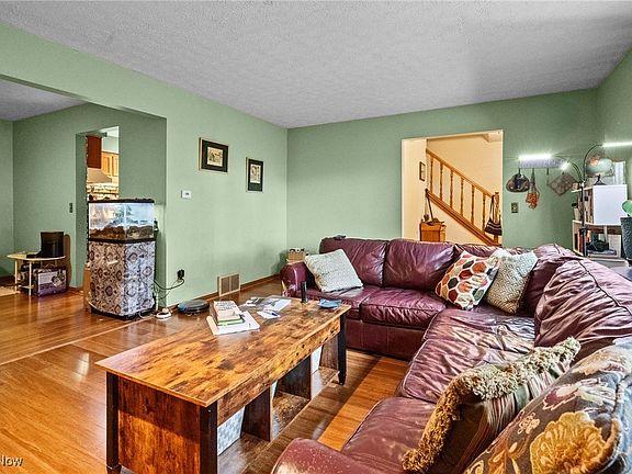 5th image of 1035 Washington St APT 303