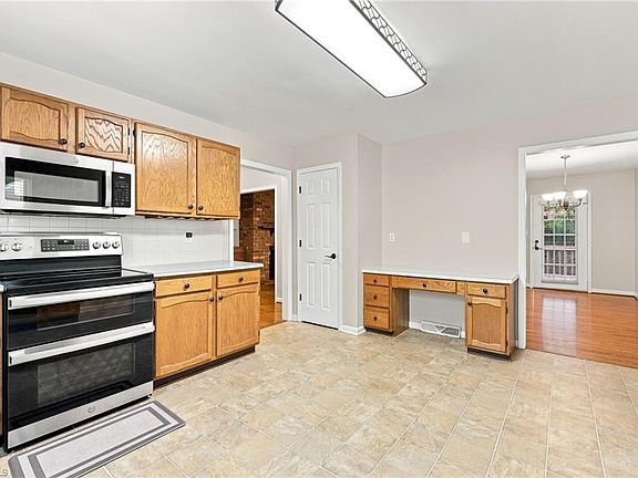 5th image of 4404 Eagles Nest Dr