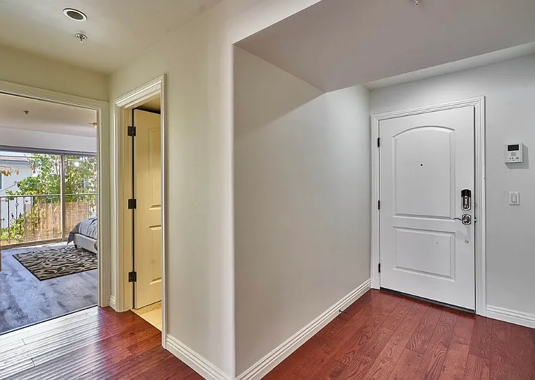 4822 Elmwood Ave #203 — Photo 2
