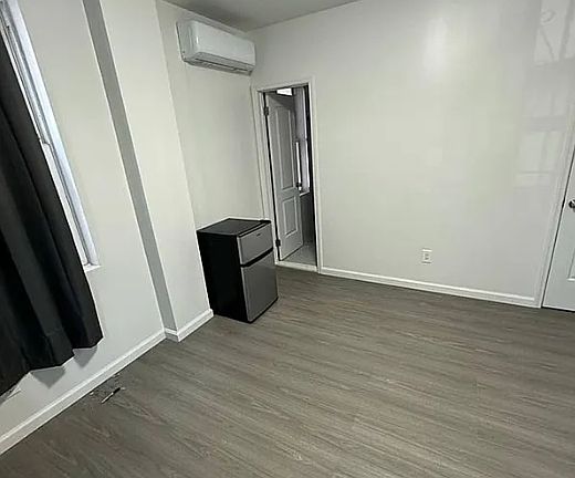 2nd image of 917 Willoughby Ave #1