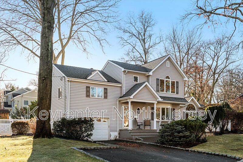 1st image of 89 Vivian Ave
