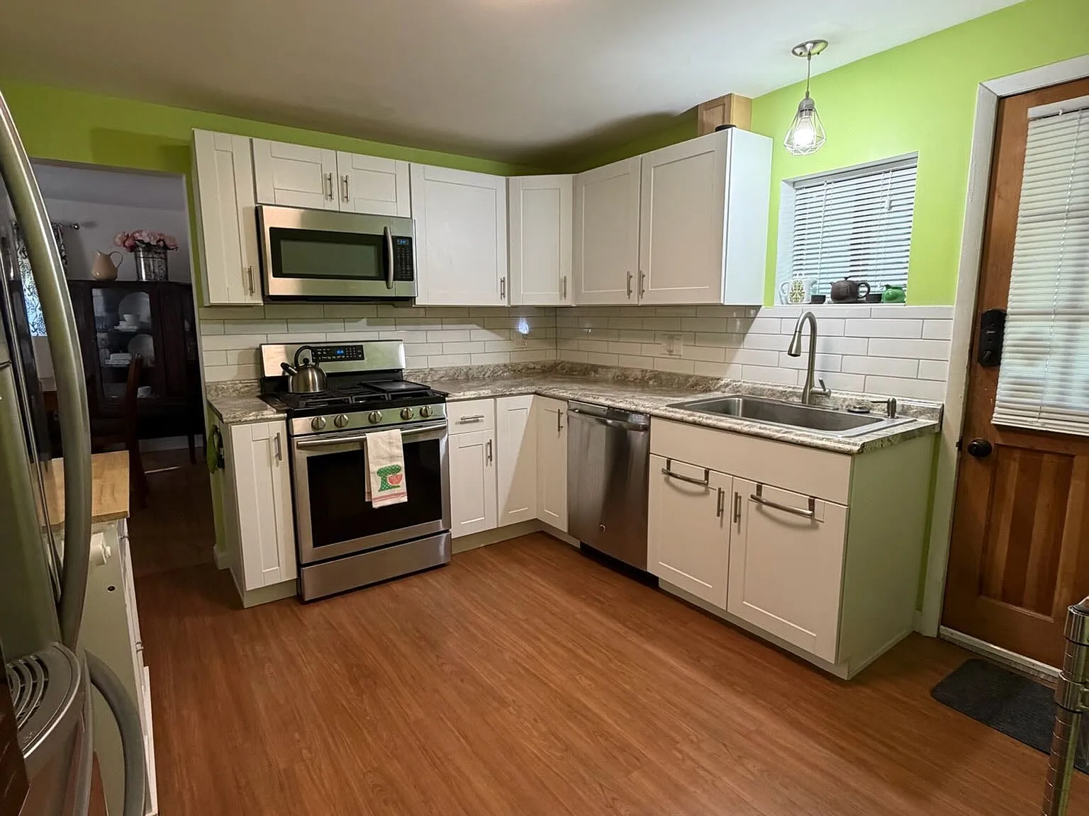 2 bed, 1100 sqft, $3,200 — Photo 4