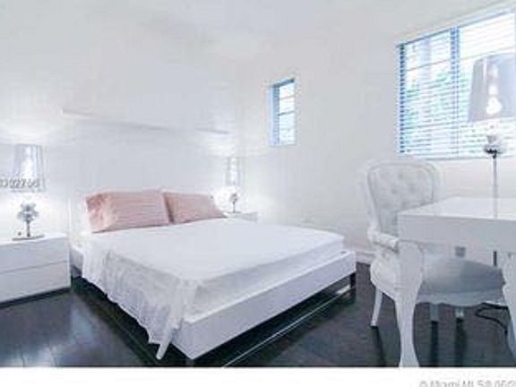2nd image of 601 11th St APT 106